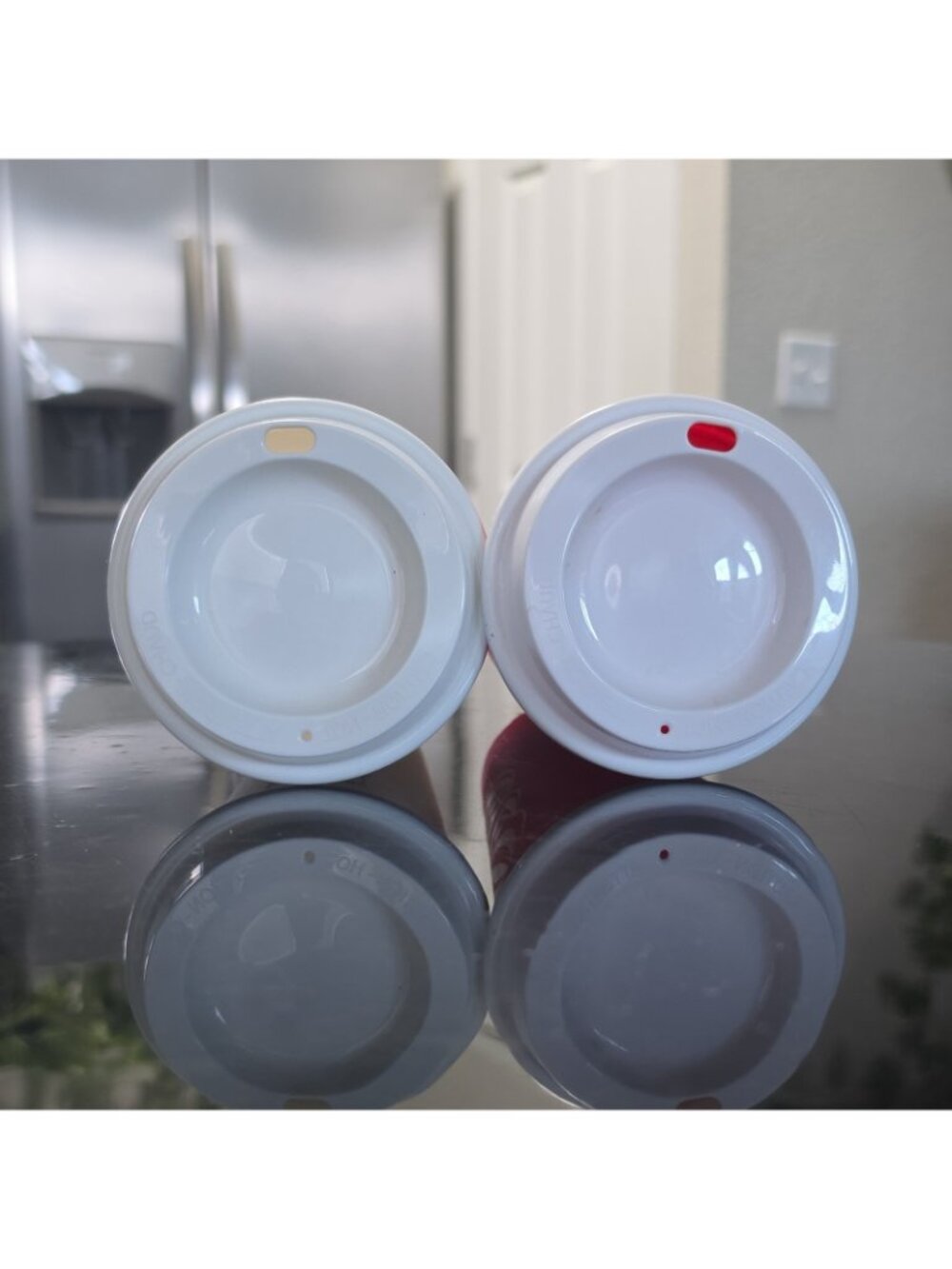 STARBUCKS Reusable Cups with Lids 16.oz (LOT OF 2), White 2014, Holiday Cup 2022 - Picture 4 of 6
